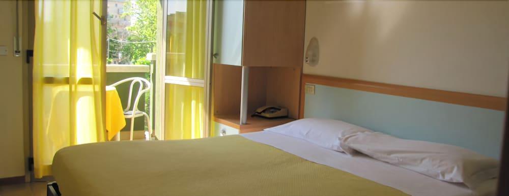 Hotel Etna - Nuova Gestione Romagnola All-Inclusive Spiaggia Parcheggio ريتشوني المظهر الخارجي الصورة