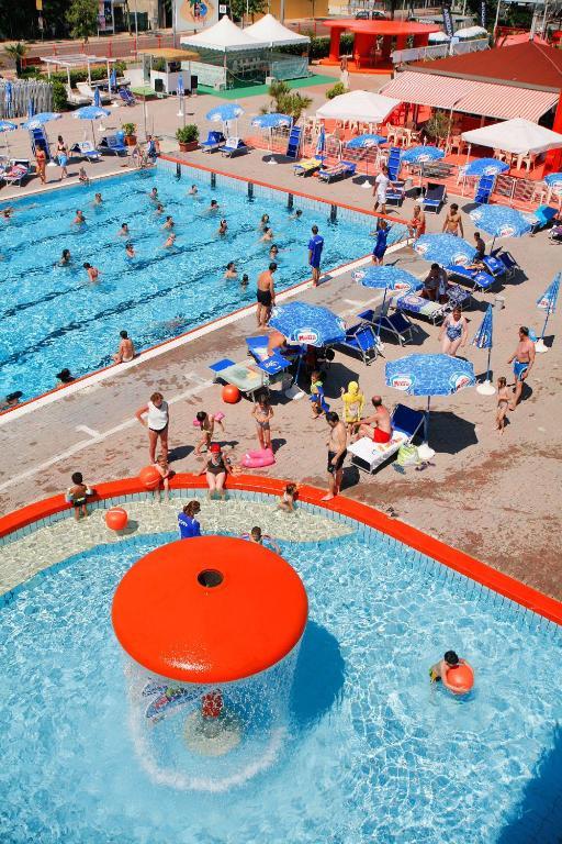 Hotel Etna - Nuova Gestione Romagnola All-Inclusive Spiaggia Parcheggio ريتشوني المظهر الخارجي الصورة