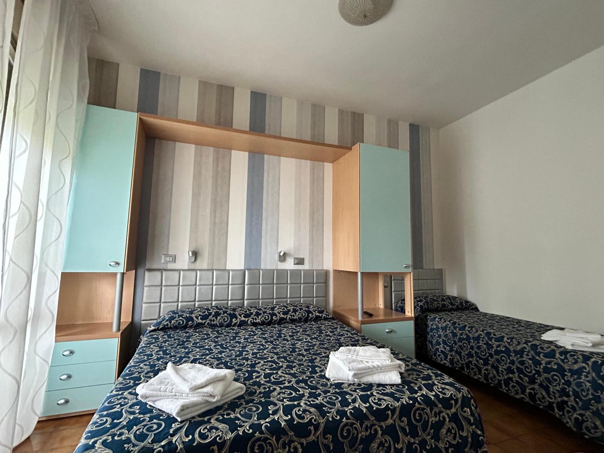 Hotel Etna - Nuova Gestione Romagnola All-Inclusive Spiaggia Parcheggio ريتشوني المظهر الخارجي الصورة