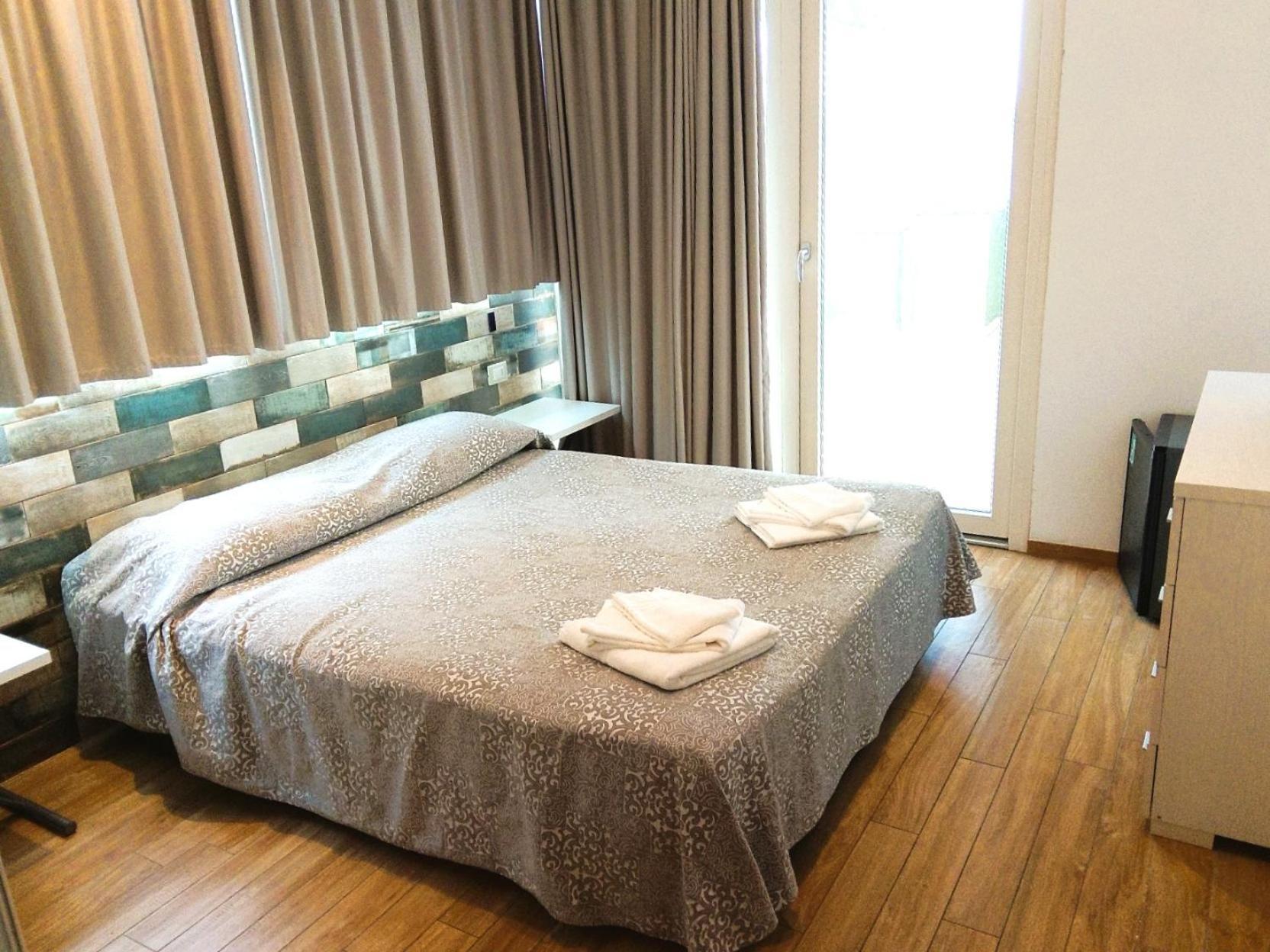 Hotel Etna - Nuova Gestione Romagnola All-Inclusive Spiaggia Parcheggio ريتشوني المظهر الخارجي الصورة