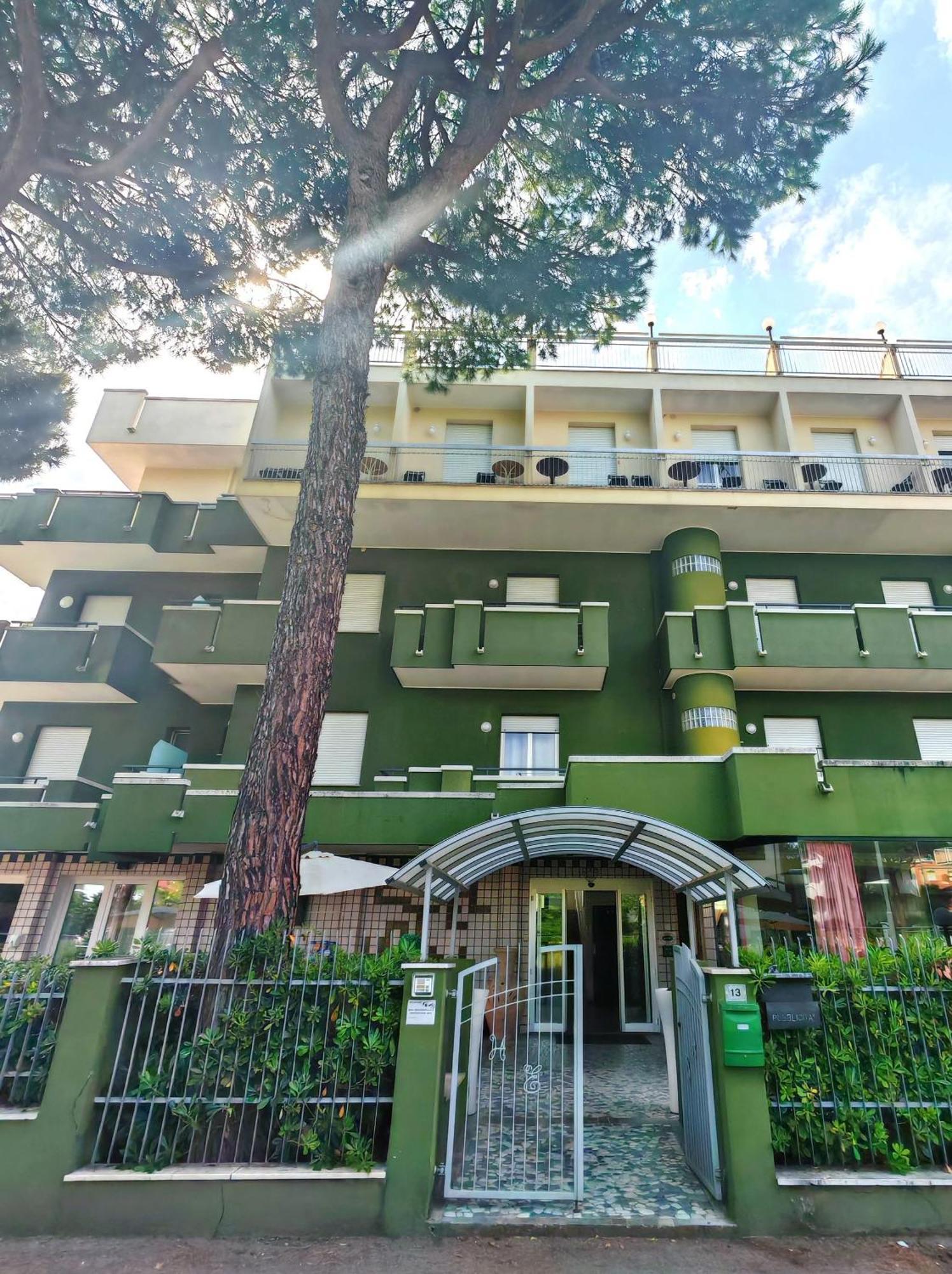 Hotel Etna - Nuova Gestione Romagnola All-Inclusive Spiaggia Parcheggio ريتشوني المظهر الخارجي الصورة