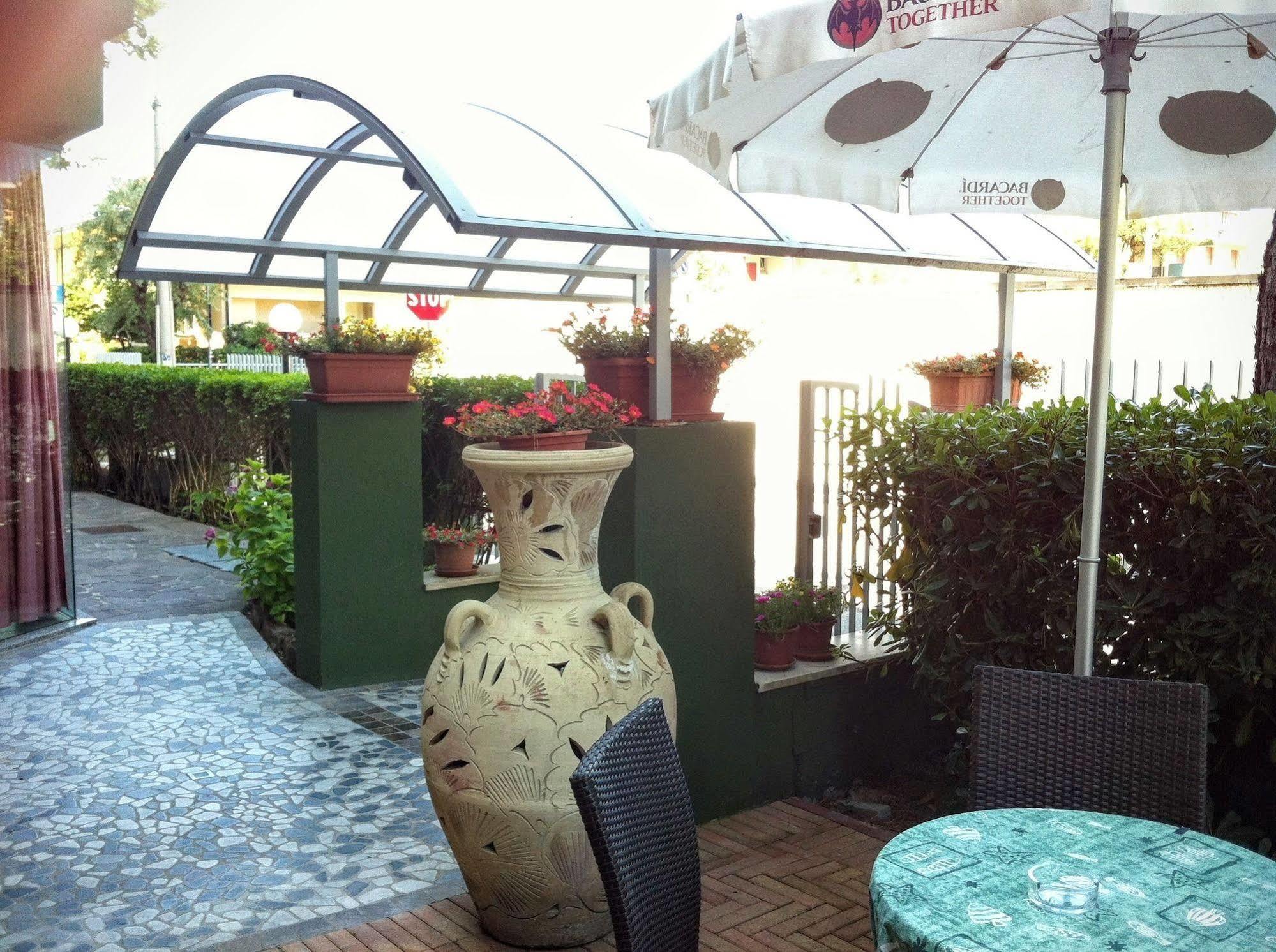 Hotel Etna - Nuova Gestione Romagnola All-Inclusive Spiaggia Parcheggio ريتشوني المظهر الخارجي الصورة