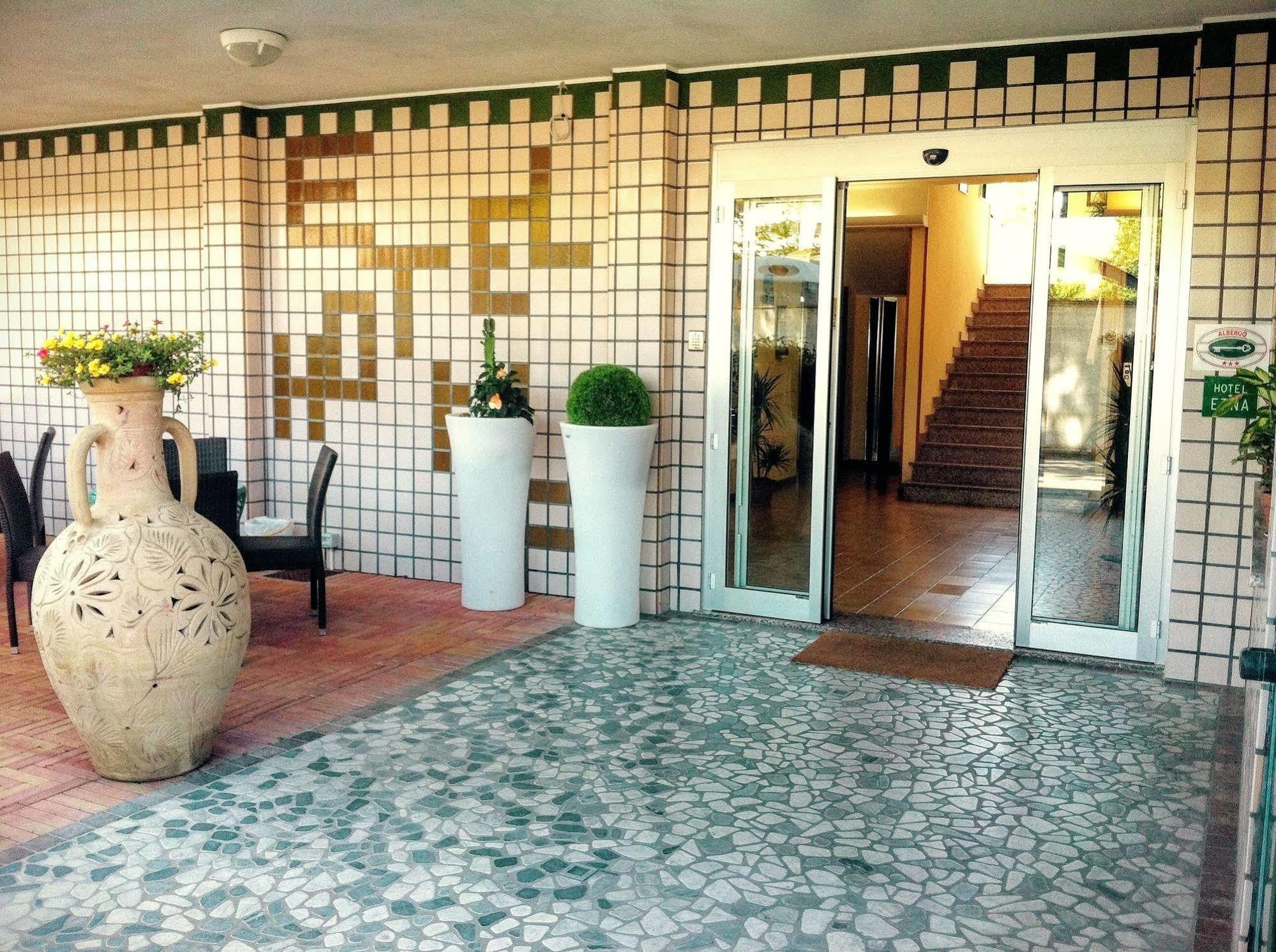 Hotel Etna - Nuova Gestione Romagnola All-Inclusive Spiaggia Parcheggio ريتشوني المظهر الخارجي الصورة
