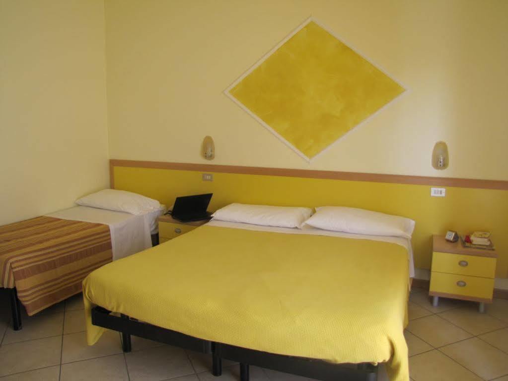 Hotel Etna - Nuova Gestione Romagnola All-Inclusive Spiaggia Parcheggio ريتشوني المظهر الخارجي الصورة