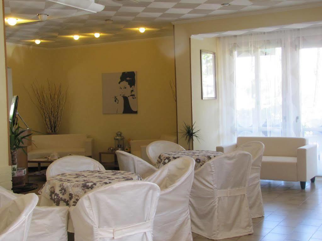 Hotel Etna - Nuova Gestione Romagnola All-Inclusive Spiaggia Parcheggio ريتشوني المظهر الخارجي الصورة
