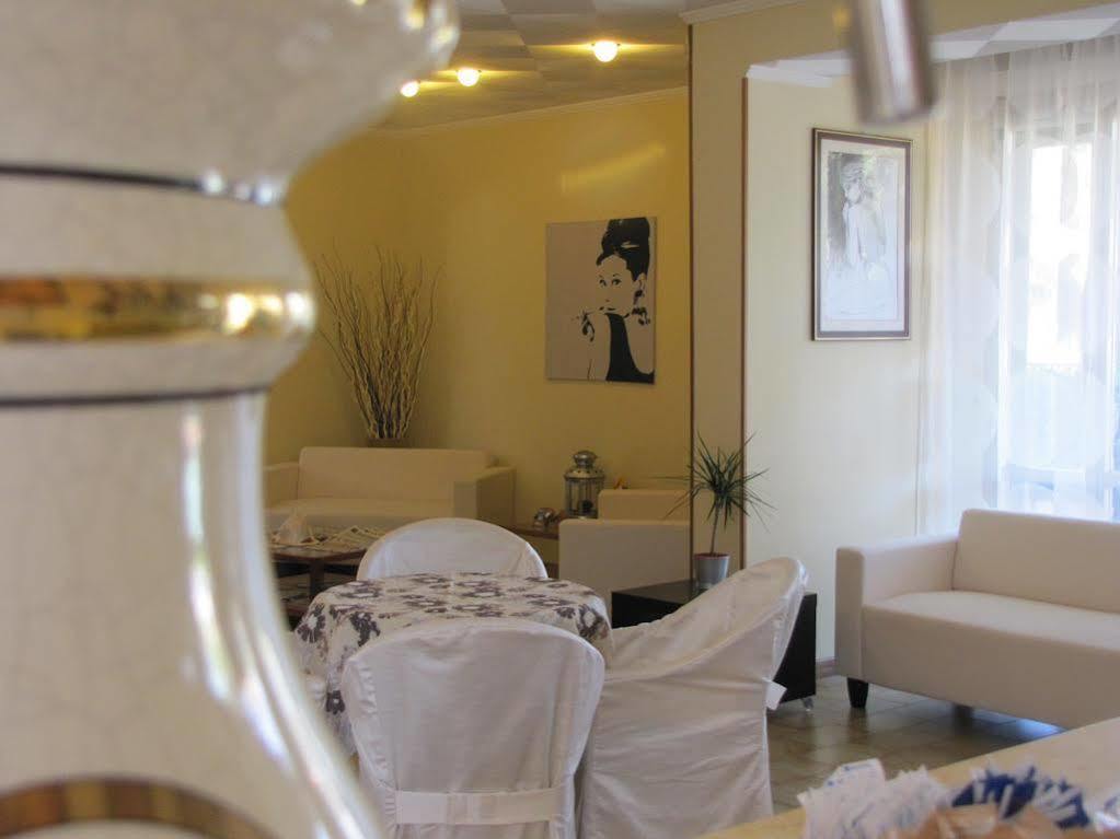 Hotel Etna - Nuova Gestione Romagnola All-Inclusive Spiaggia Parcheggio ريتشوني المظهر الخارجي الصورة